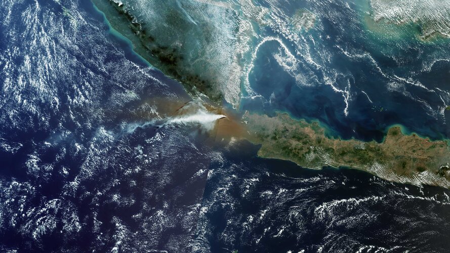 Copernicus Sentinel-3 captured a plume from the eruption of Anak Krakatau on Saturday, 5 September.