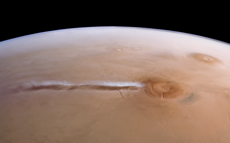 The Arsia Mons Elongated Cloud as seen by Mars Express